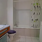 Spacieux Rez-de-jardin A Pour 6 Personnes Avec Terrasse - Fr-1-472a-171 דירה
