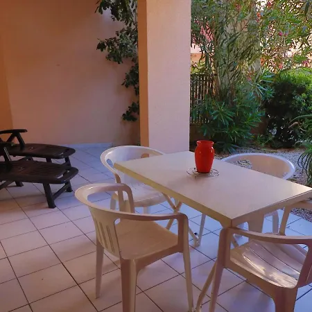 Spacieux Rez-de-jardin Avec Terrasse Et Acces Direct A La Piscine A - Fr-1-472a-171 Apartment *